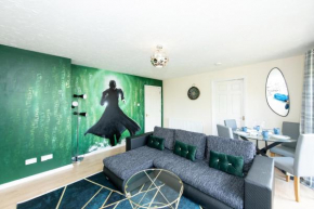 Escape The Matrix - 2 Bed Flat in City Centre with Free Parking